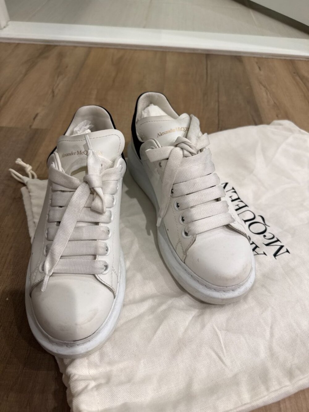 Alexander McQueen White Sneakers Black Heel Tab EU 36.5